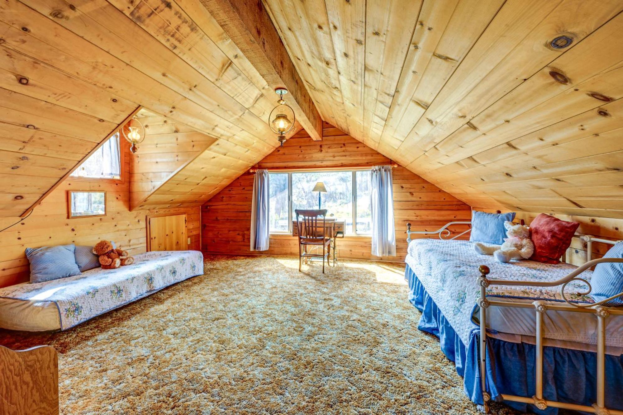 Cozy Family-Friendly Badger Retreat With Fireplace! 외부 사진