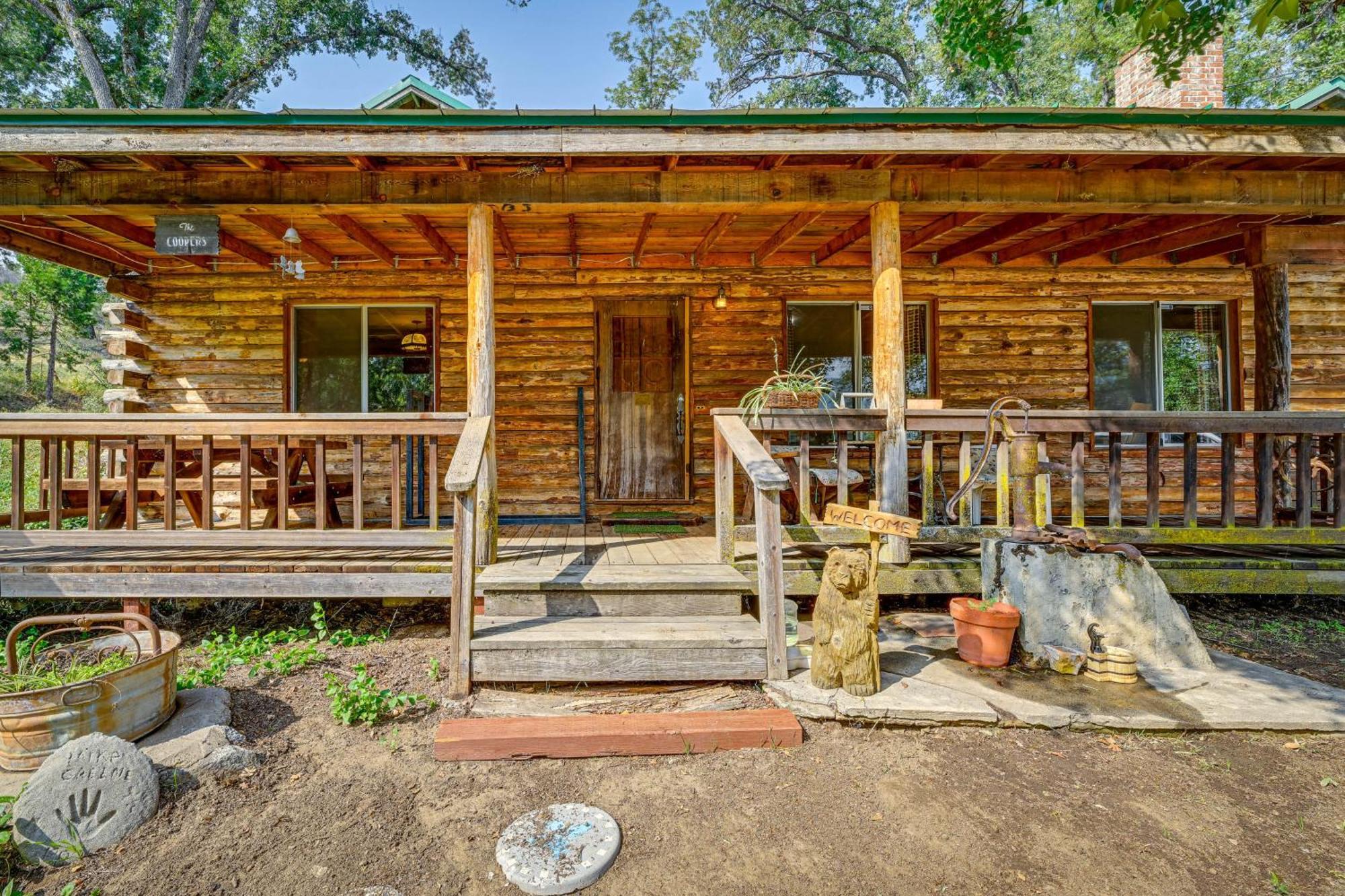 Cozy Family-Friendly Badger Retreat With Fireplace! 외부 사진