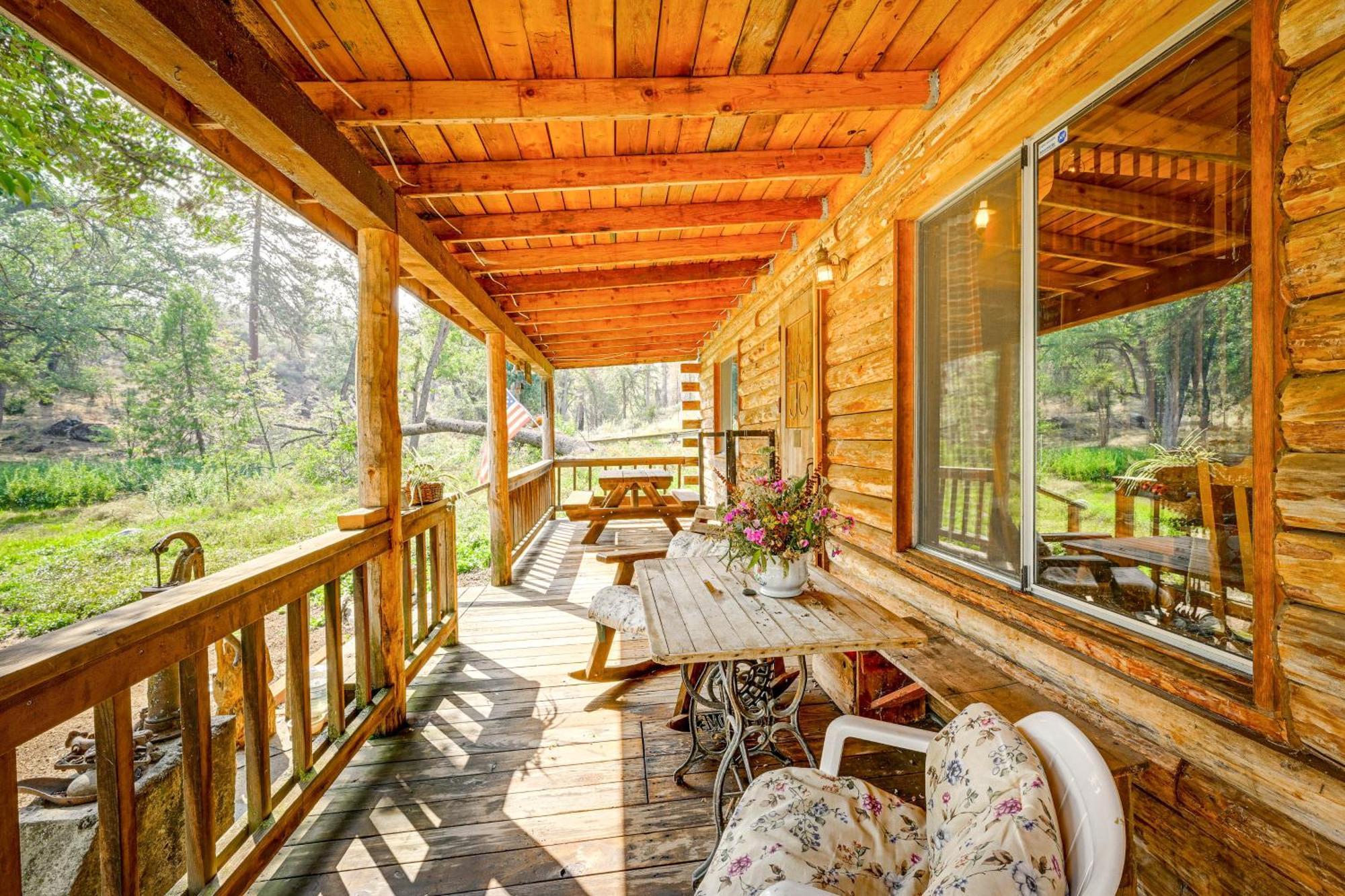 Cozy Family-Friendly Badger Retreat With Fireplace! 외부 사진