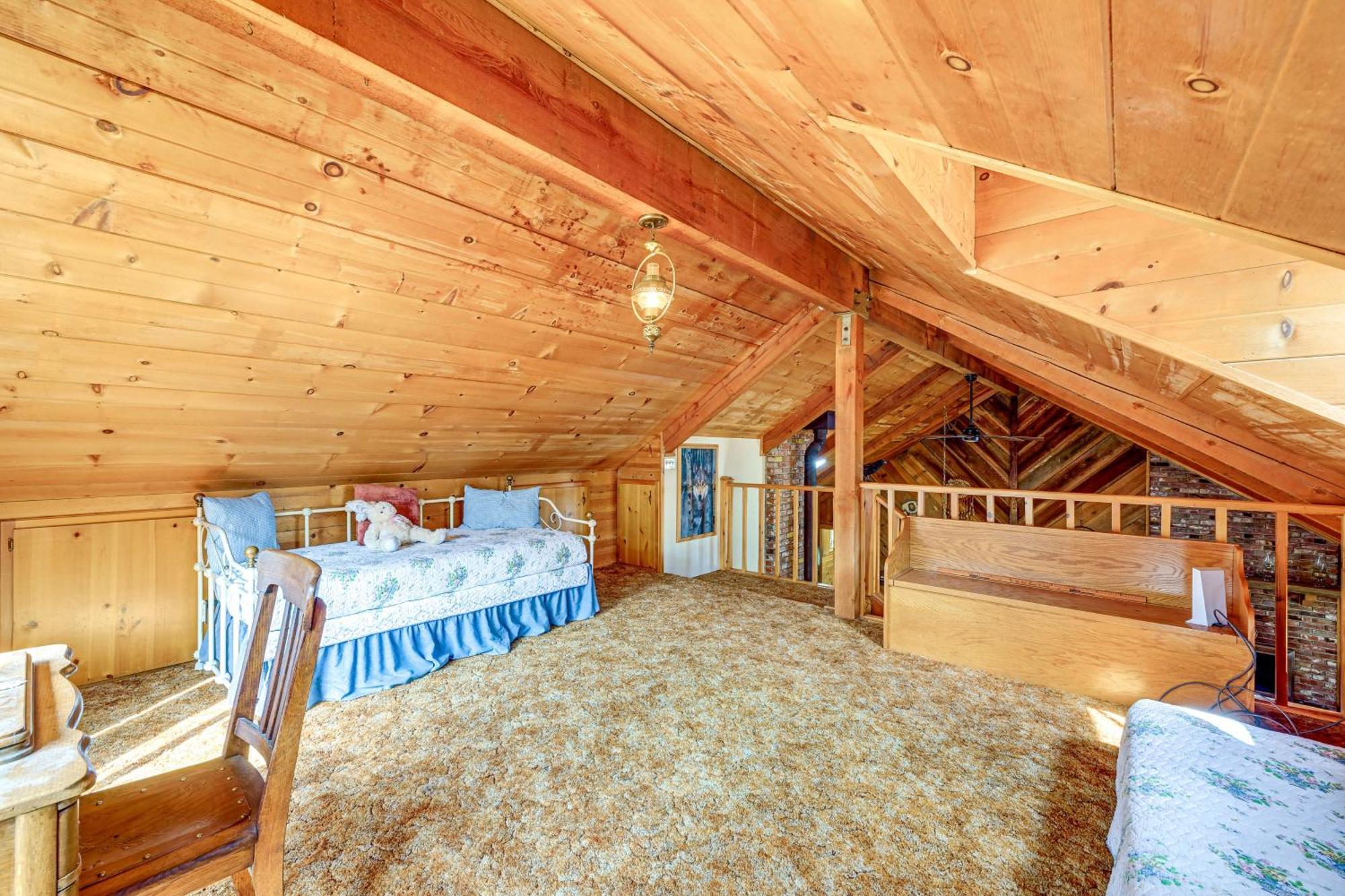Cozy Family-Friendly Badger Retreat With Fireplace! 외부 사진