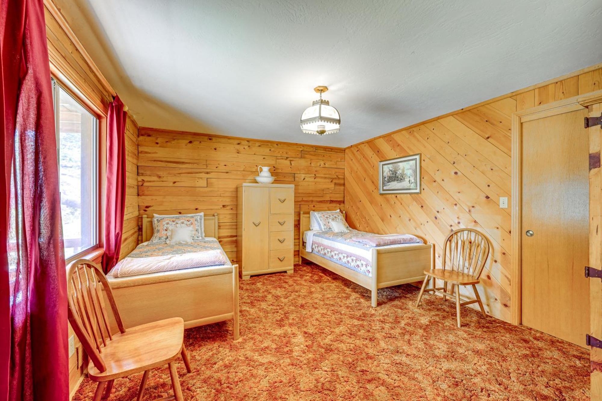 Cozy Family-Friendly Badger Retreat With Fireplace! 외부 사진