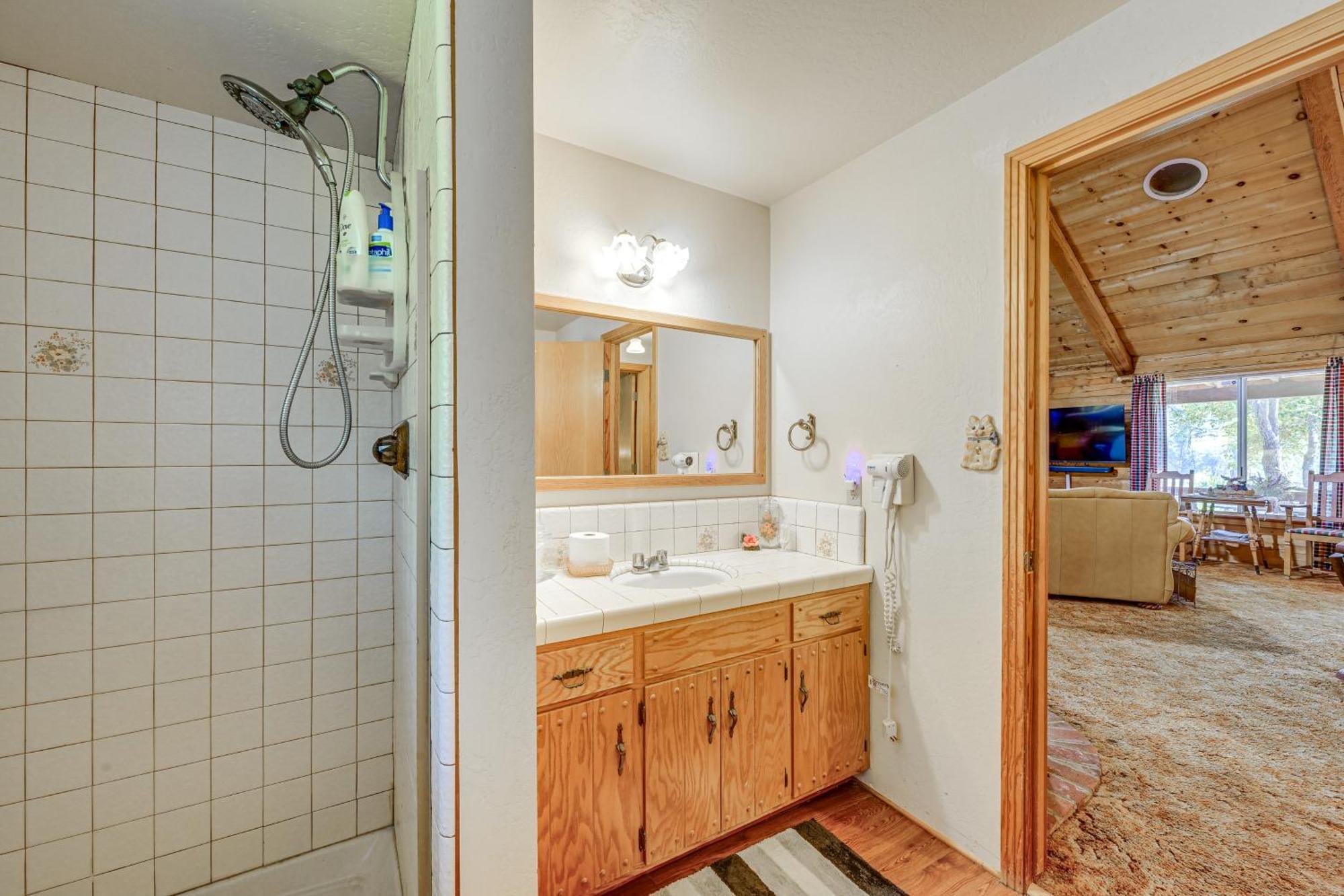 Cozy Family-Friendly Badger Retreat With Fireplace! 외부 사진