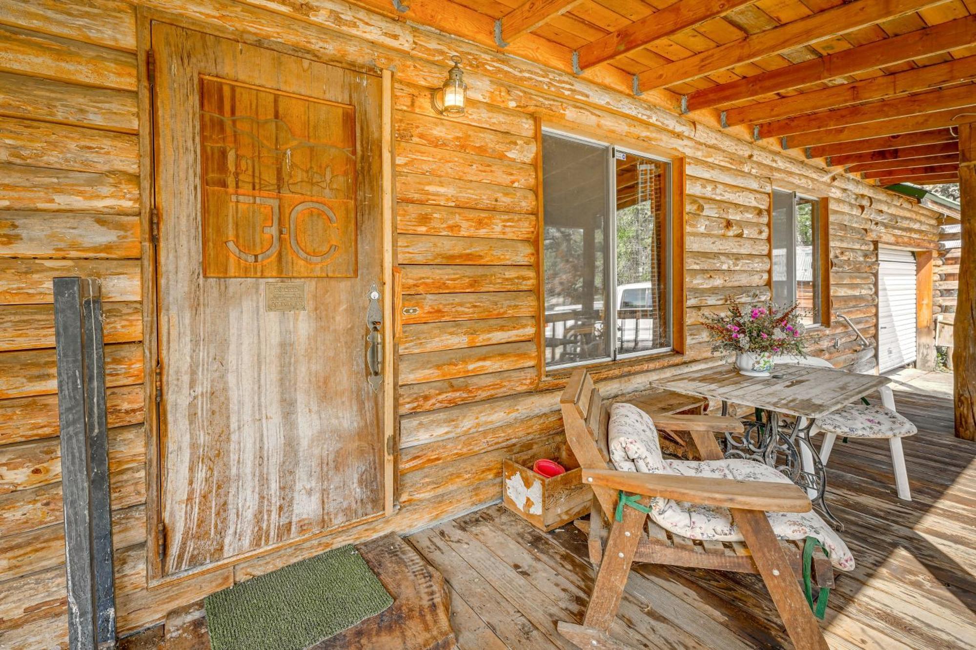 Cozy Family-Friendly Badger Retreat With Fireplace! 외부 사진