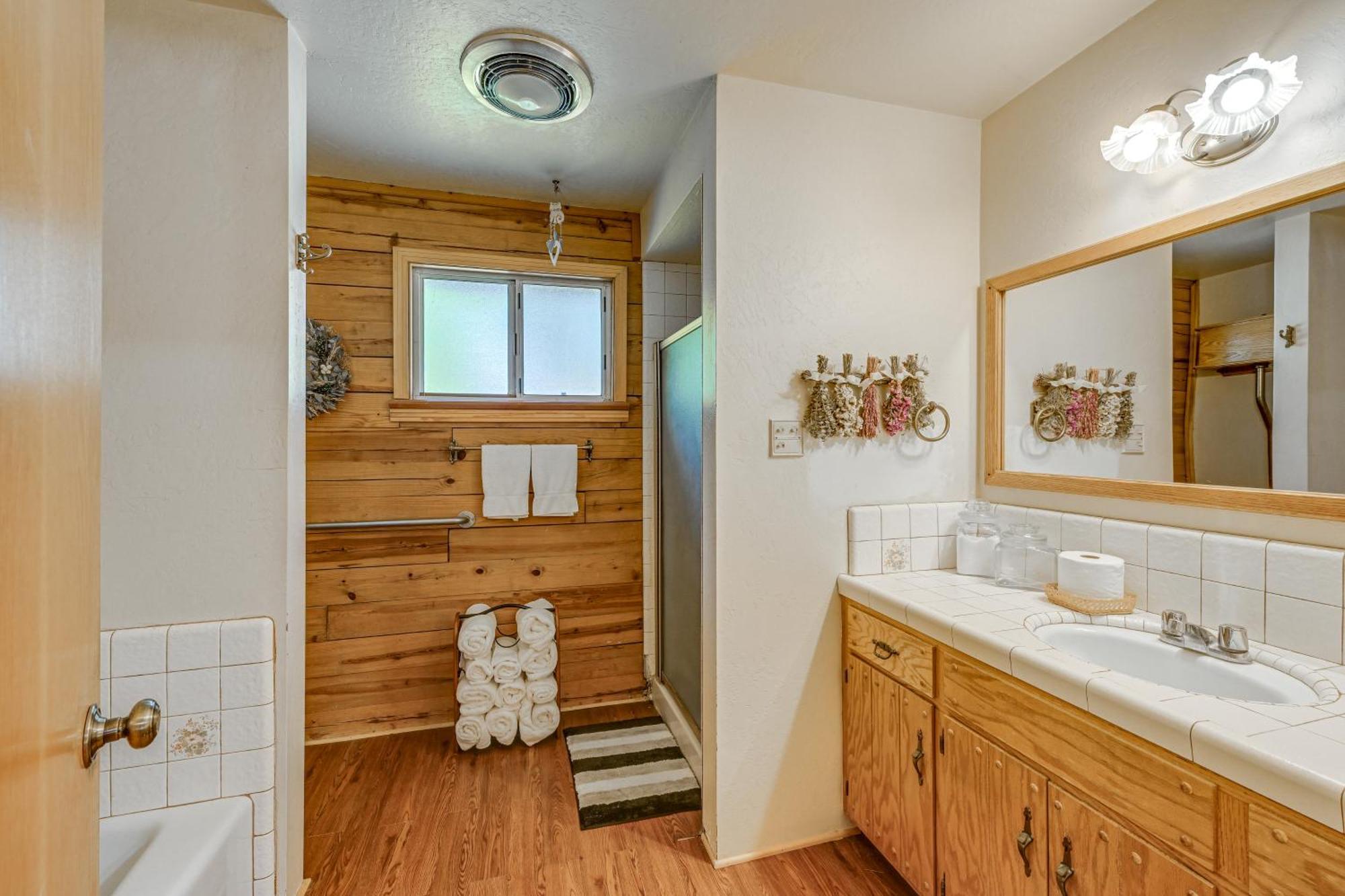 Cozy Family-Friendly Badger Retreat With Fireplace! 외부 사진