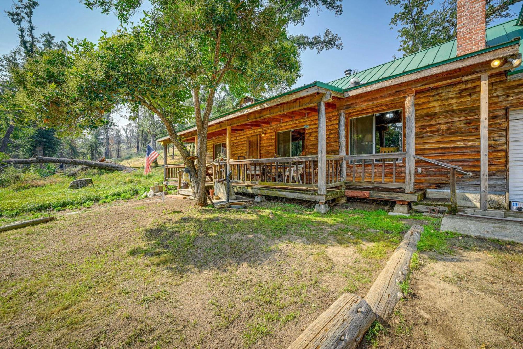 Cozy Family-Friendly Badger Retreat With Fireplace! 외부 사진