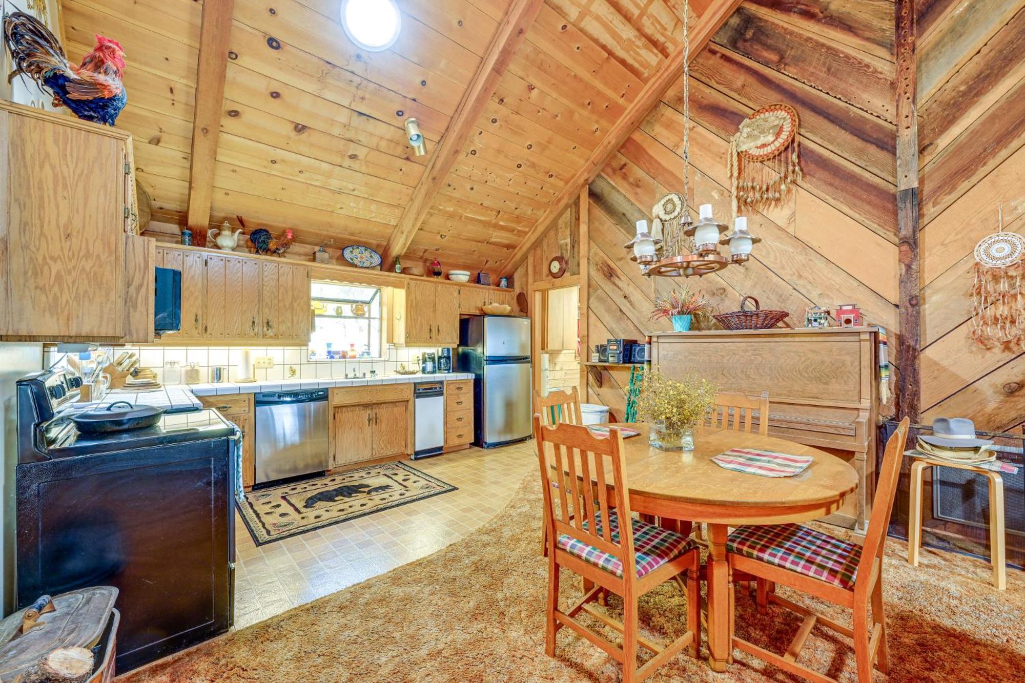 Cozy Family-Friendly Badger Retreat With Fireplace! 외부 사진