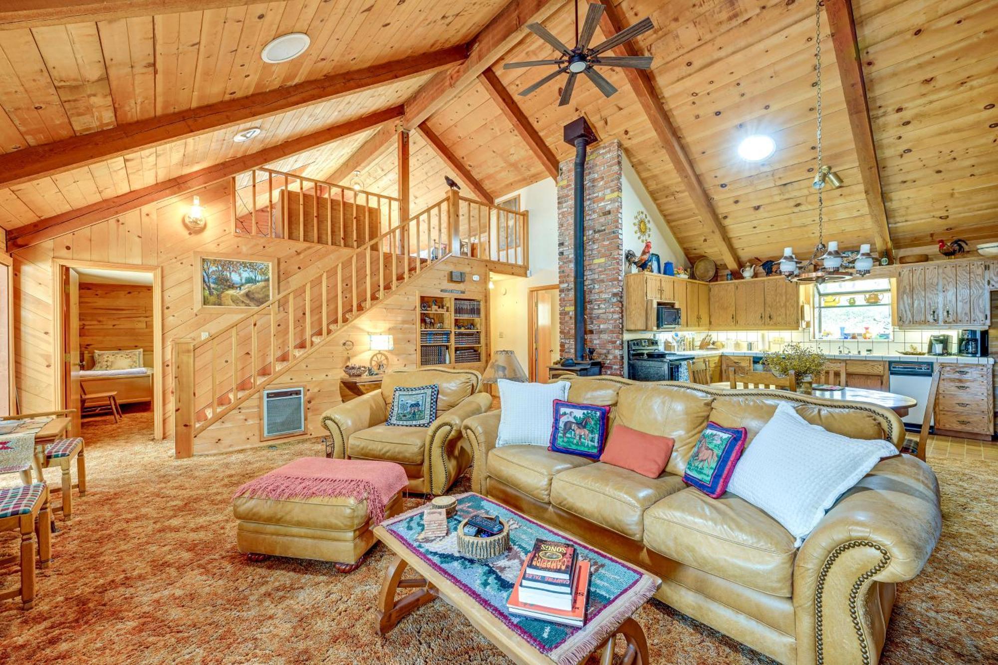 Cozy Family-Friendly Badger Retreat With Fireplace! 외부 사진