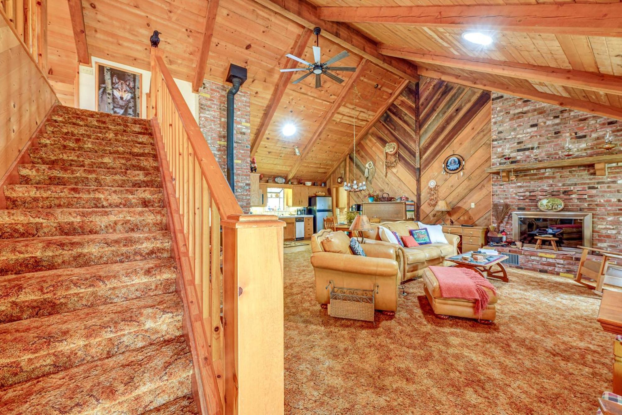 Cozy Family-Friendly Badger Retreat With Fireplace! 외부 사진
