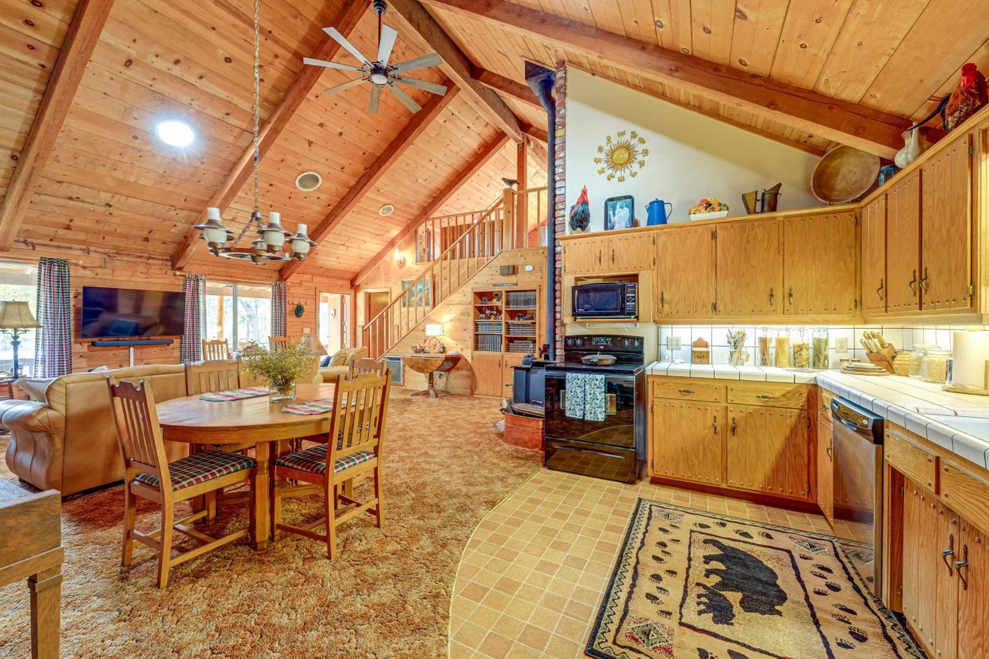 Cozy Family-Friendly Badger Retreat With Fireplace! 외부 사진