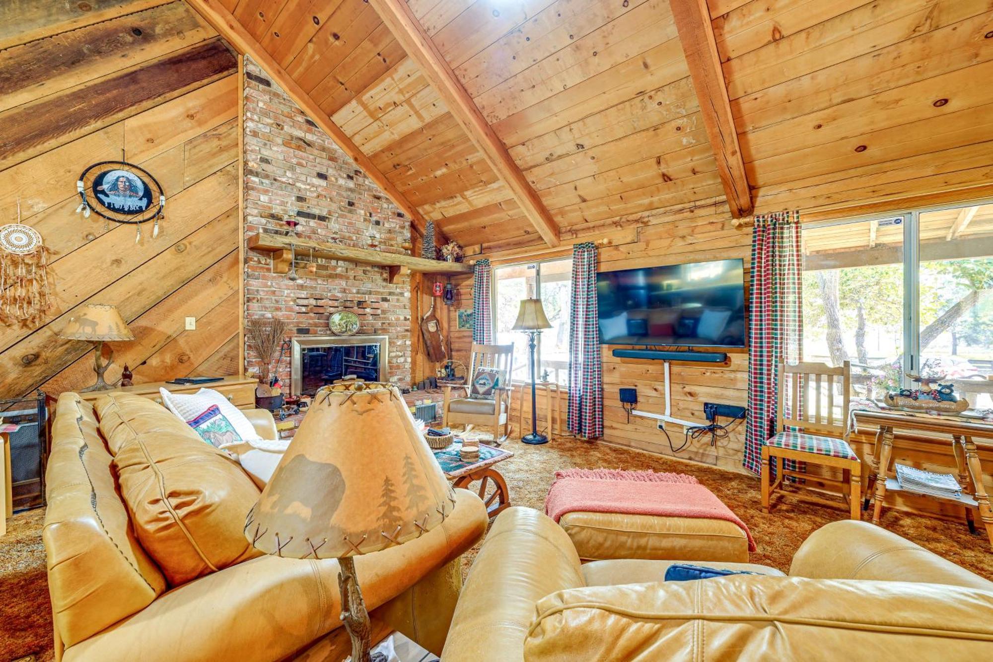 Cozy Family-Friendly Badger Retreat With Fireplace! 외부 사진