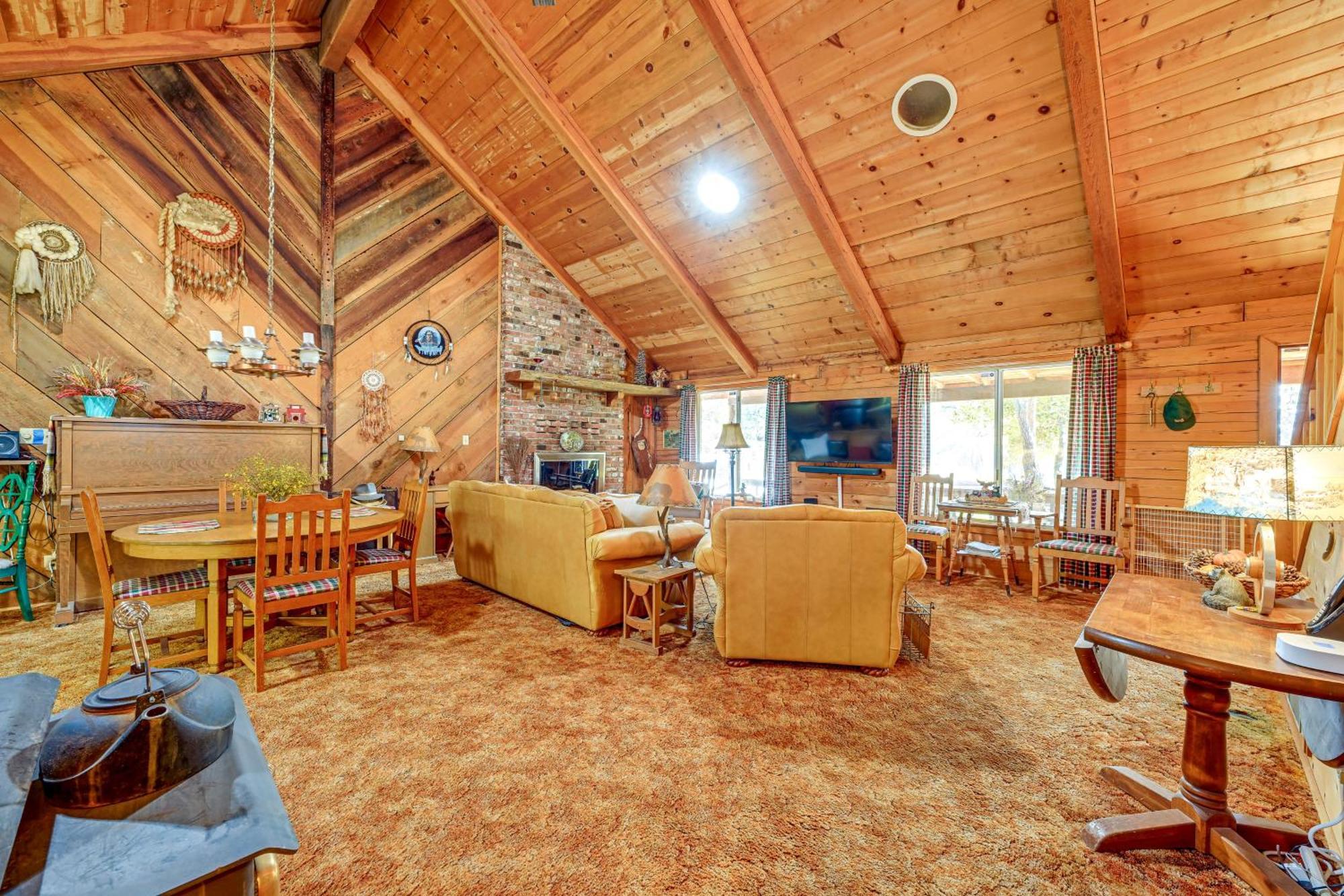 Cozy Family-Friendly Badger Retreat With Fireplace! 외부 사진